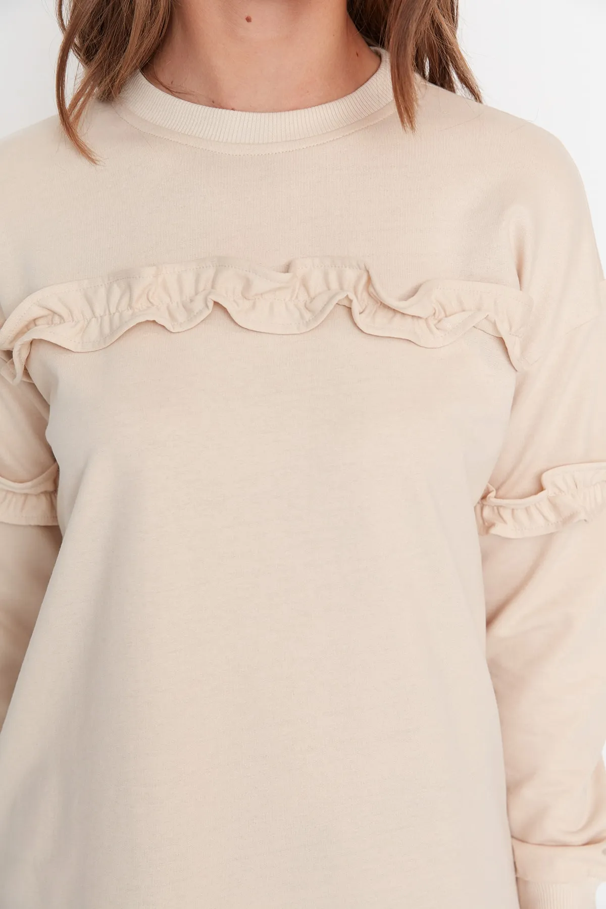Trendyol Modest  Beige Stricktunika mit Rüschendetail vorne TCTAW23UK00053