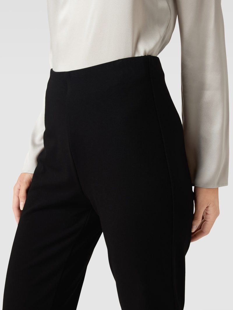 Flared Stoffhose mit elastischem Bund in schwarz