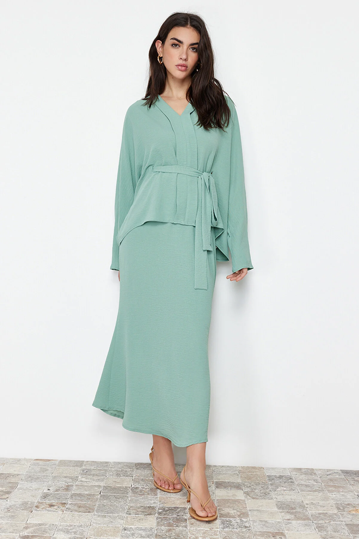 Trendyol Modest  Khakifarbenes Krawatten-Set mit gewebtem Aerobin-Unterteil und Oberteil TCTSS24US00012