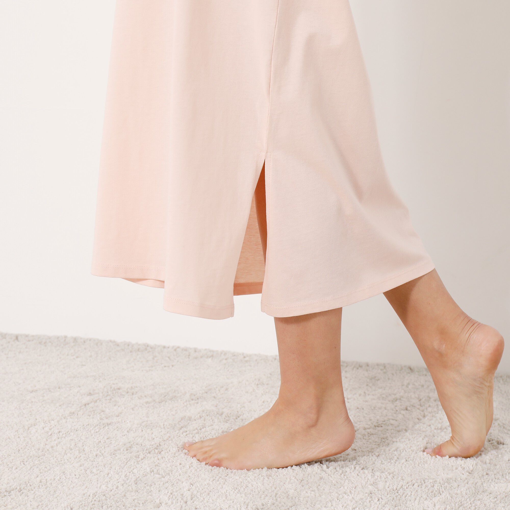 Chemise de nuit longue manches courtes motif «sous le charme »