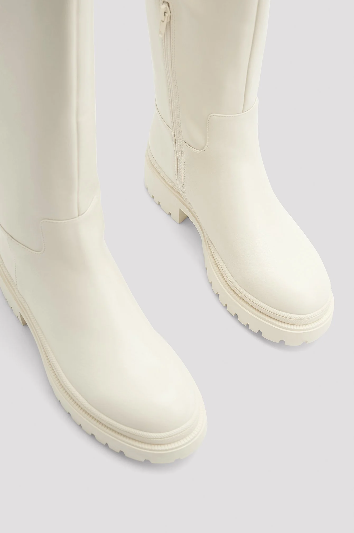 Schaft-Stiefel mit Profil-Sohle