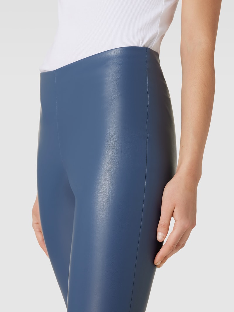 Hose in Leder-Optik in rauchblau