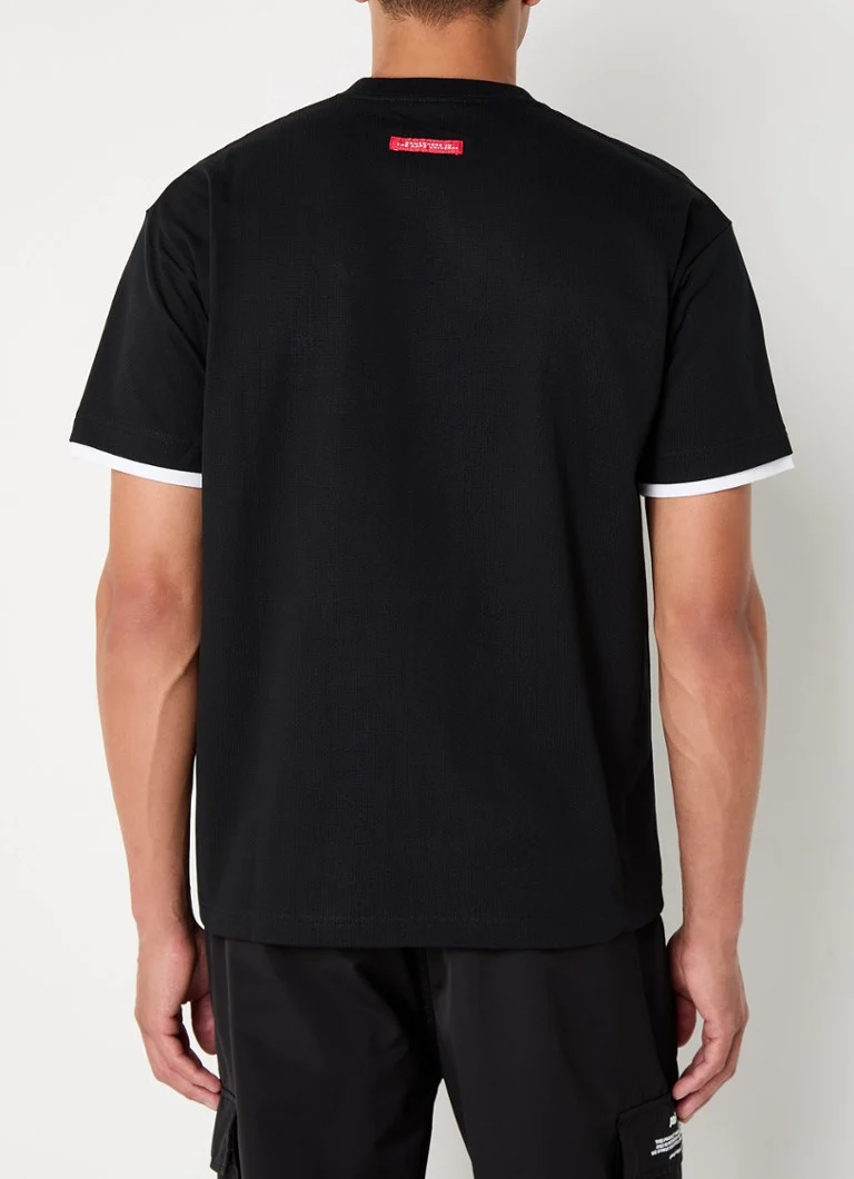 Aape Fancy Wave -t-paita, jossa logobrodeeraus