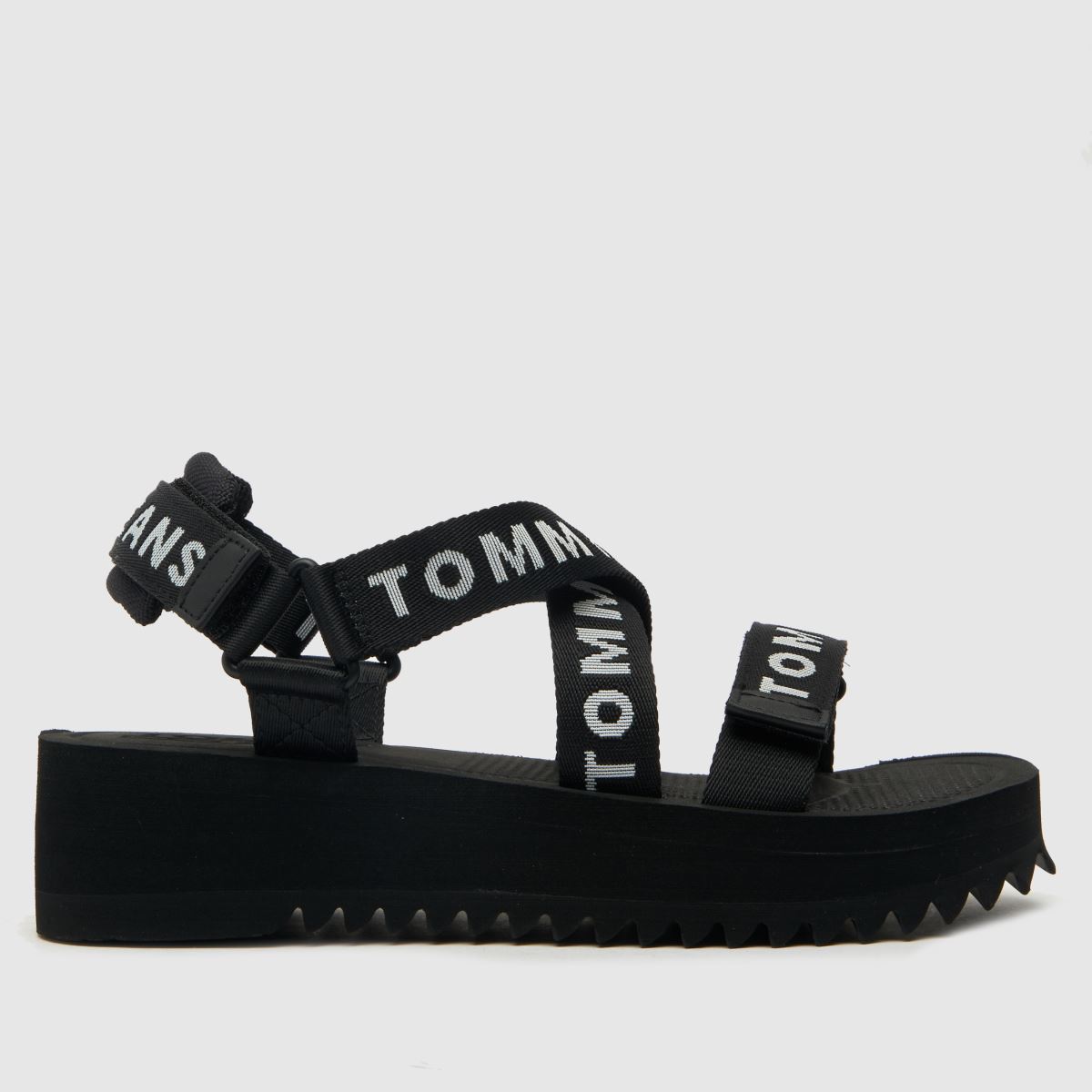 Tommy Jeans platformos szandálok fekete színben