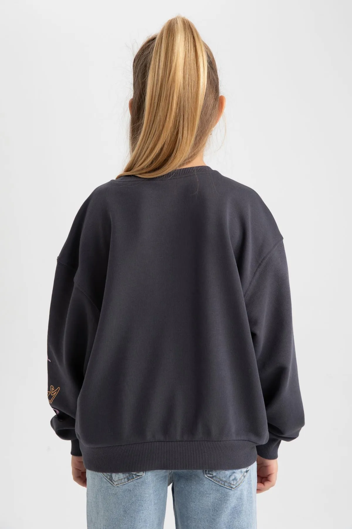 DeFacto  Mädchen-Sweatshirt mit normaler Passform und Rundhalsausschnitt