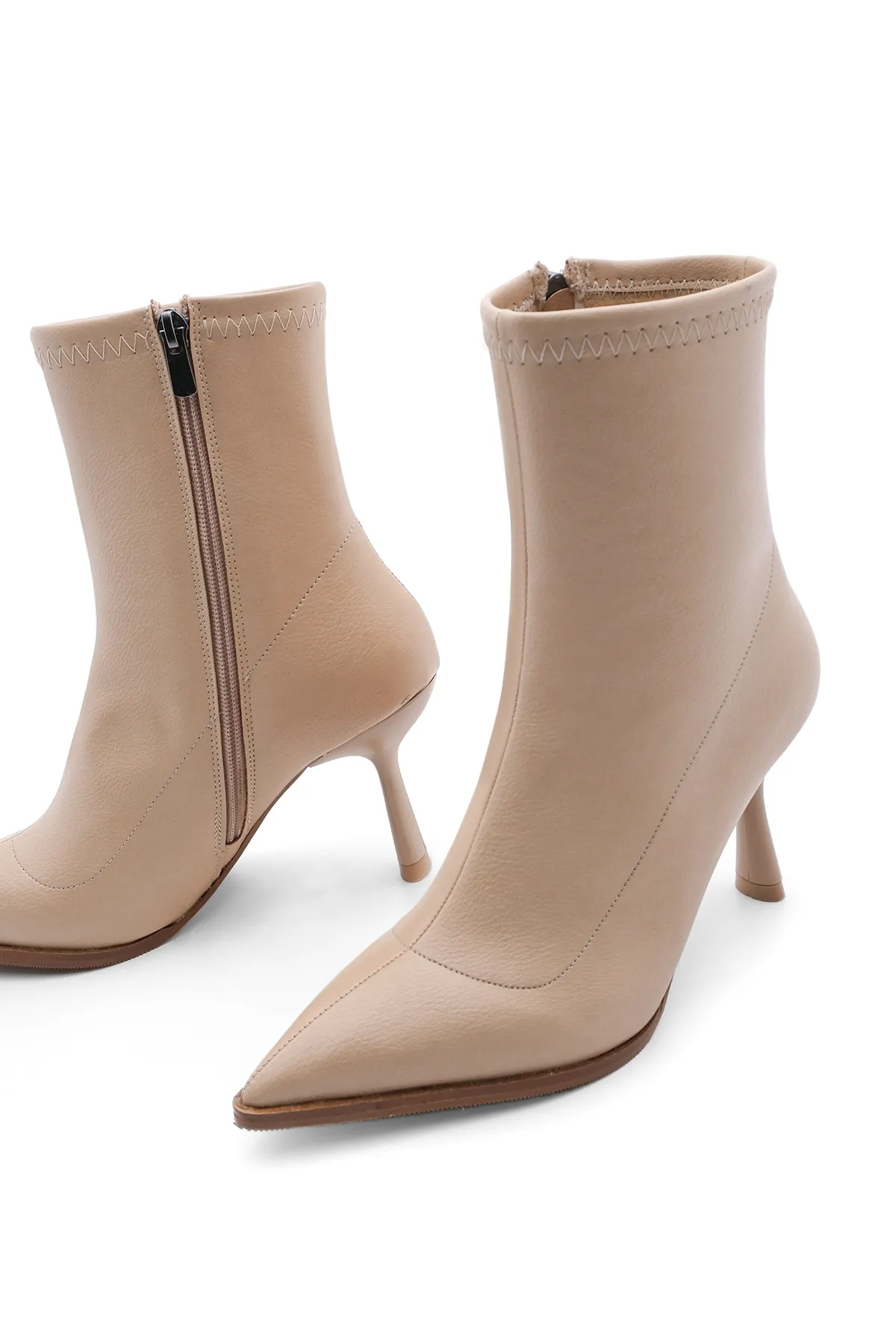 Marjin  Damenstiefel mit Absatz, spitze Zehenpartie, Kelchabsatz, tägliche klassische Stiefel, Löcher, Beige