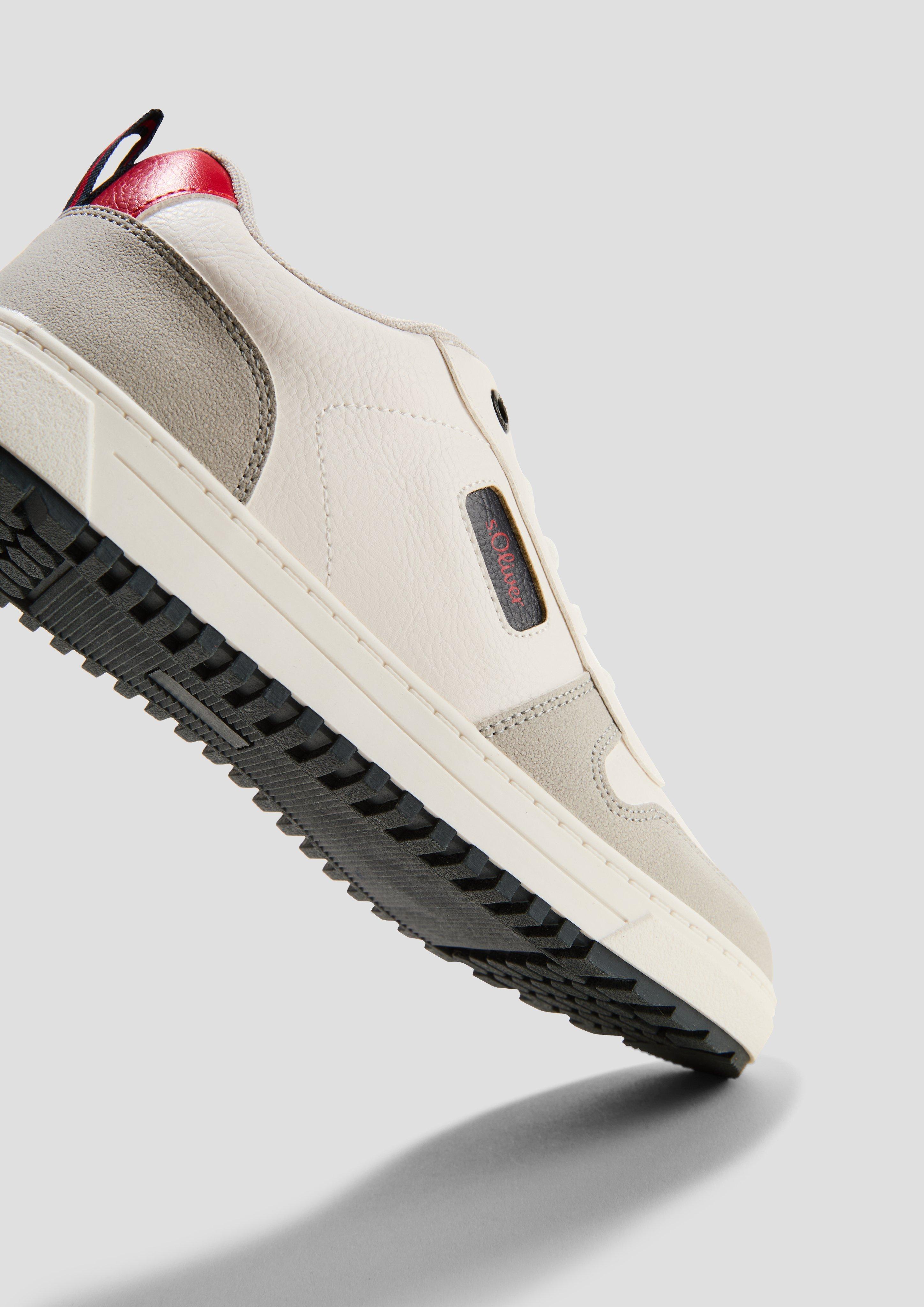 Sneaker in klassischem Design  6008895-110