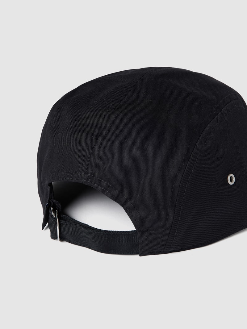 Cap mit kontrastivem Label-Stitching in schwarz