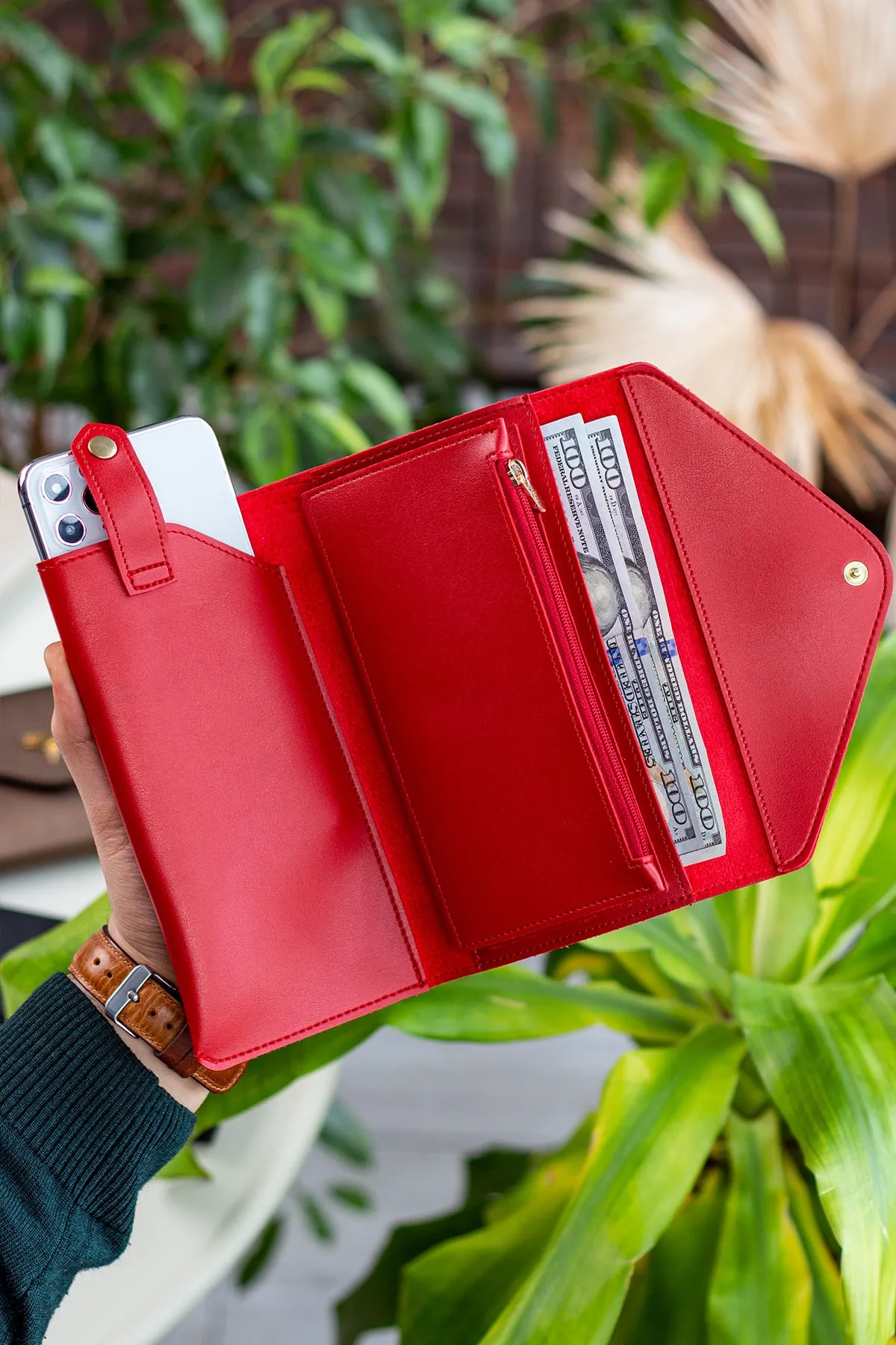 Garbalia  Rote Damenbrieftasche im Umschlagmodell mit Telefon- und Münzfächern