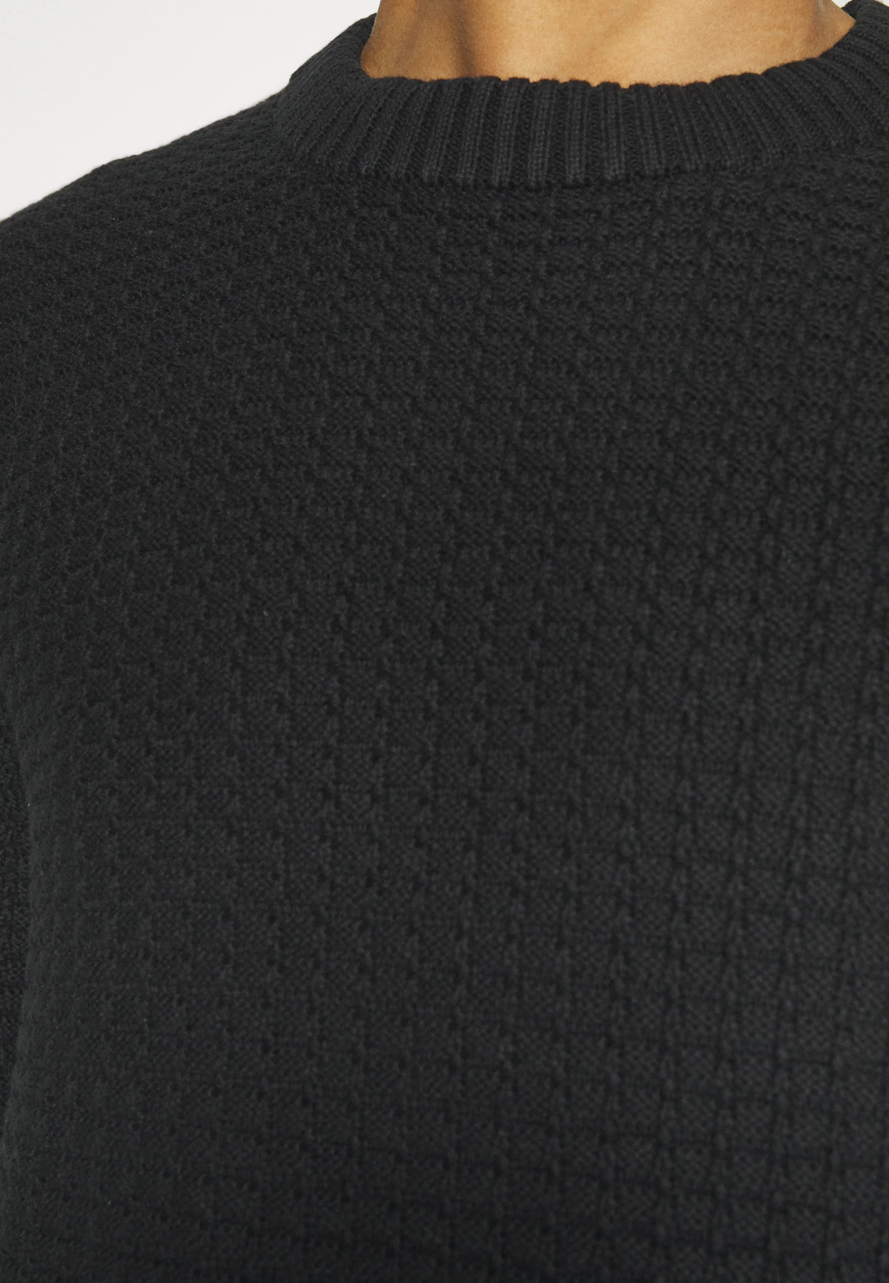 Suéter de cuello redondo con estructura SLHTHIM de Selected Homme