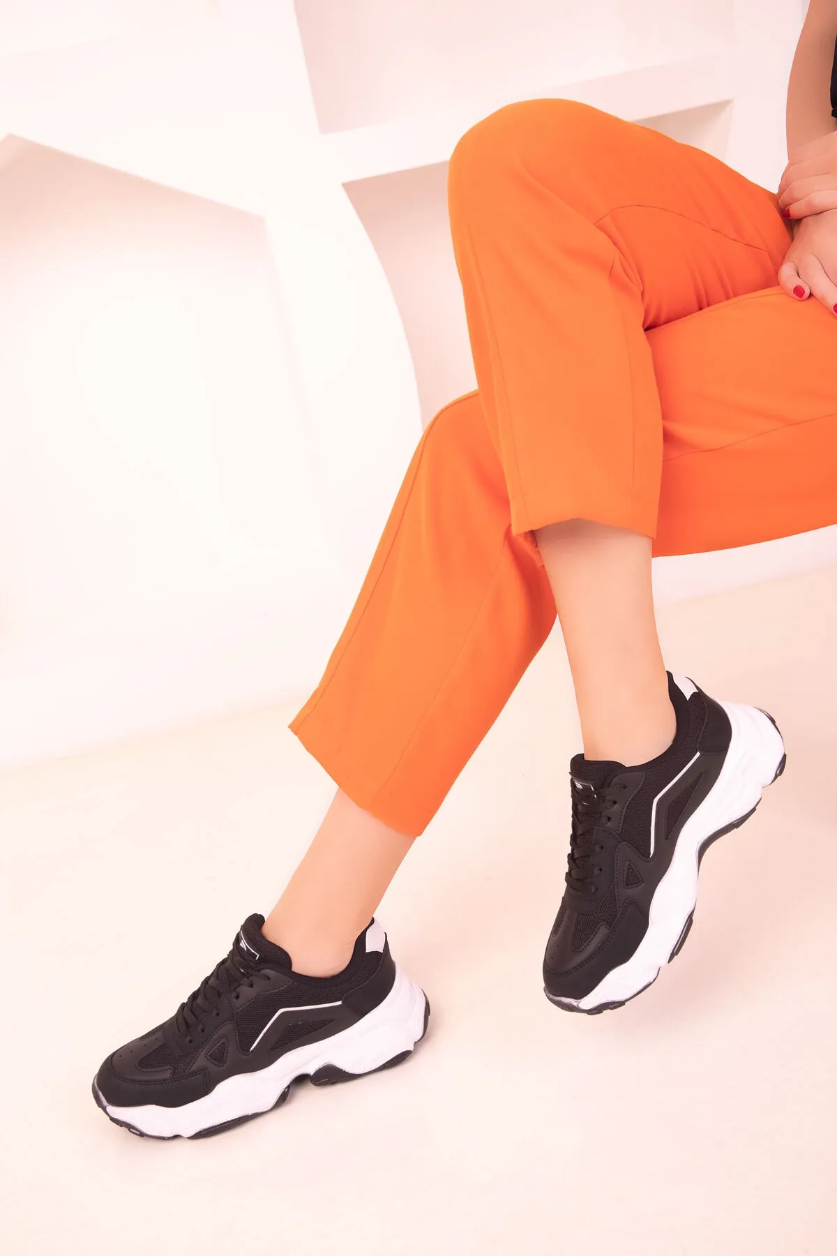 SOHO  Schwarz-weiße Damen Sneakers 18148