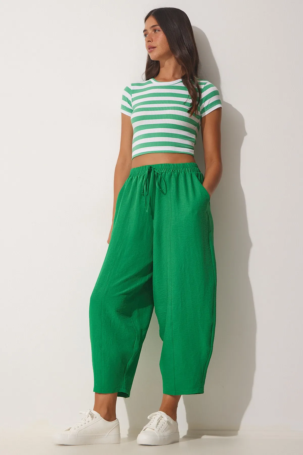 Happiness İstanbul  Grüne Ayrobin Shalwar-Hose mit Taschen für Damen OH00046