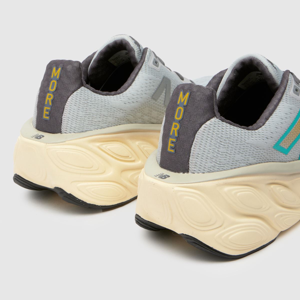 New Balance – Fresh Foam x More V5 – Grå, flerfärgade träningsskor