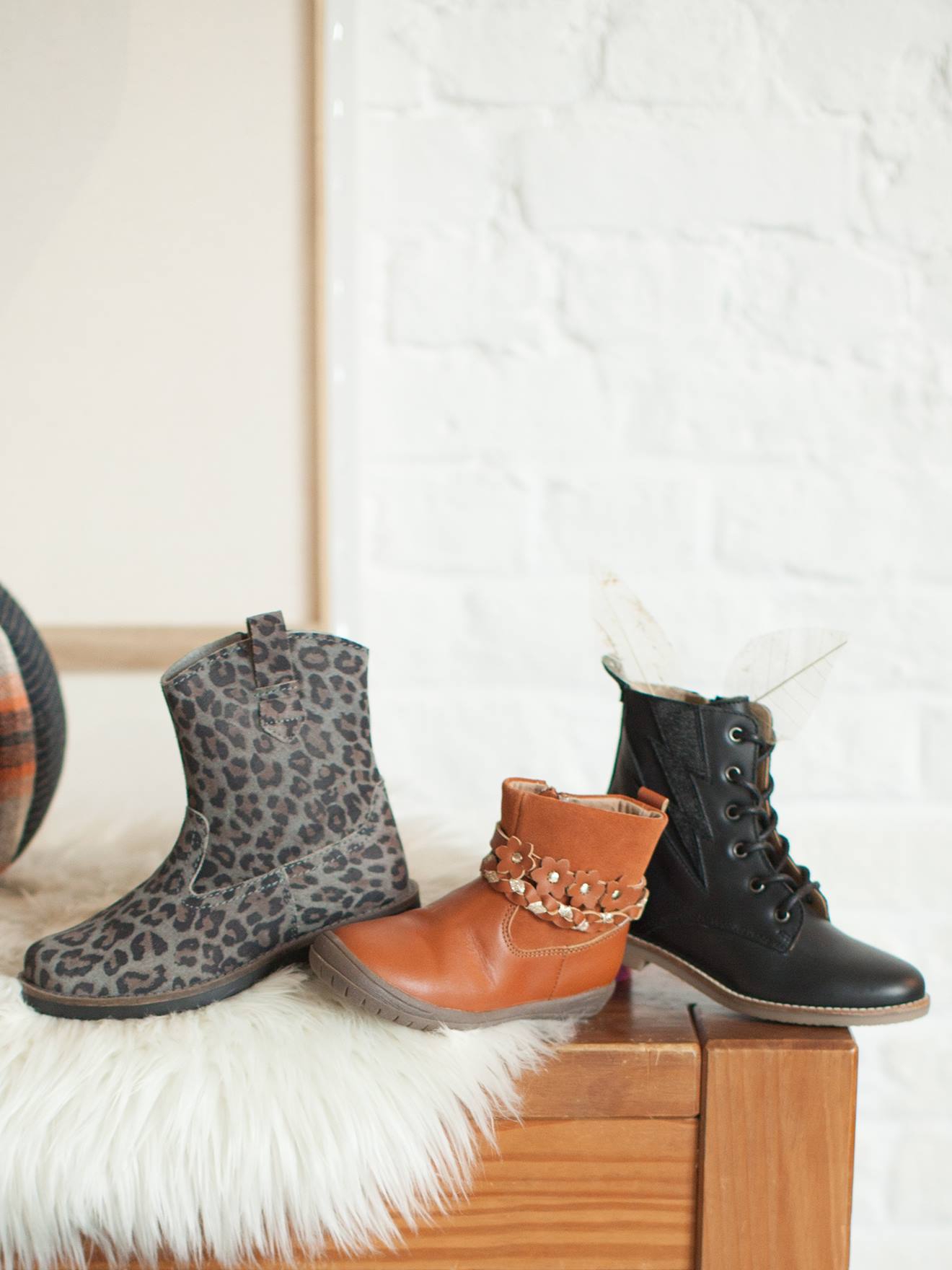 Bottines hautes lacées et zippées en cuir fille noir