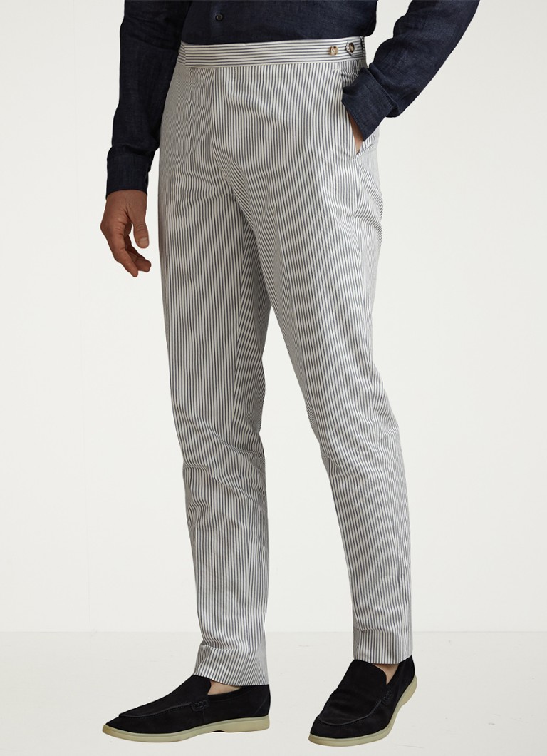 Pantaloni chino slim fit de la Reiss Barr, cu dungi imprimate.