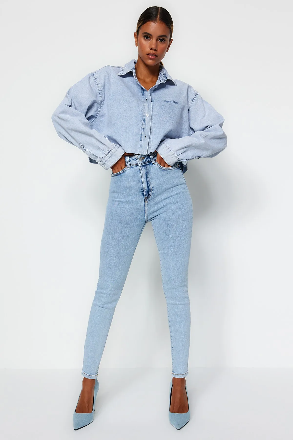 Trendyol Collection  Hellblaue Skinny Jeans mit hoher Taille TWOSS23JE00072