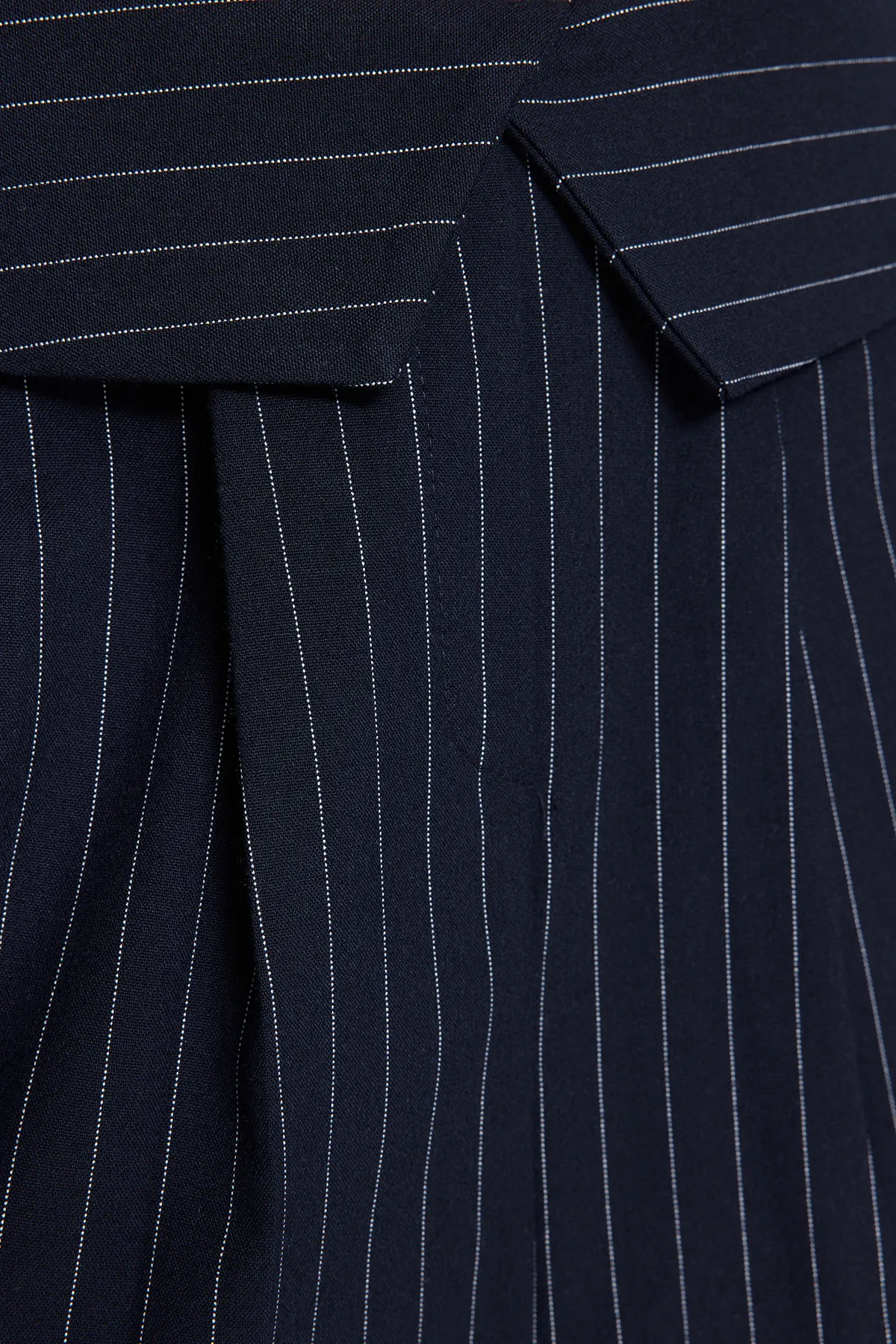 Trendyol Collection  Marineblauer gestreifter gewebter Shortsrock mit gefaltetem Taillendetail TWOAW24SR00033