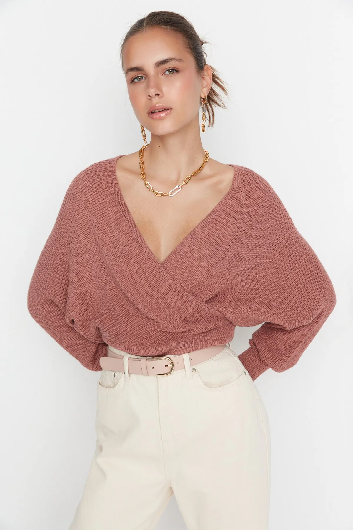 Trendyol Collection  Zweireihiger Strickpullover mit getrockneter Rose TWOAW21KZ1277
