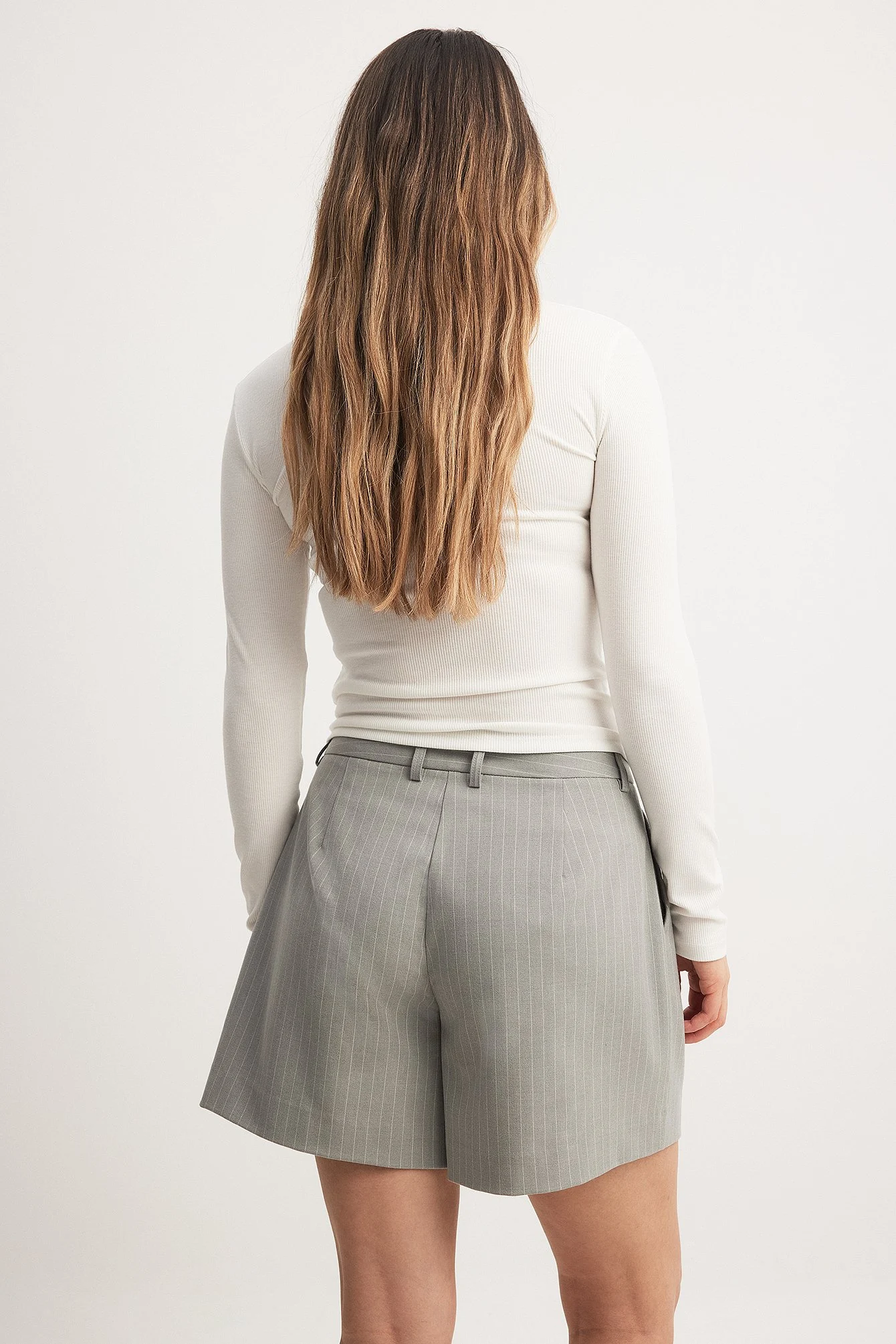 Maßgeschneiderte Shorts mit Nadelstreifen