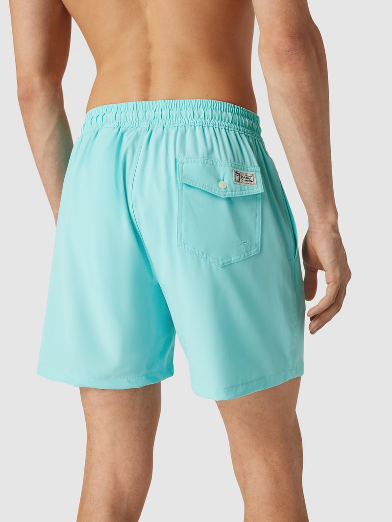 Badehose mit kontrastiven Details in aqua blau