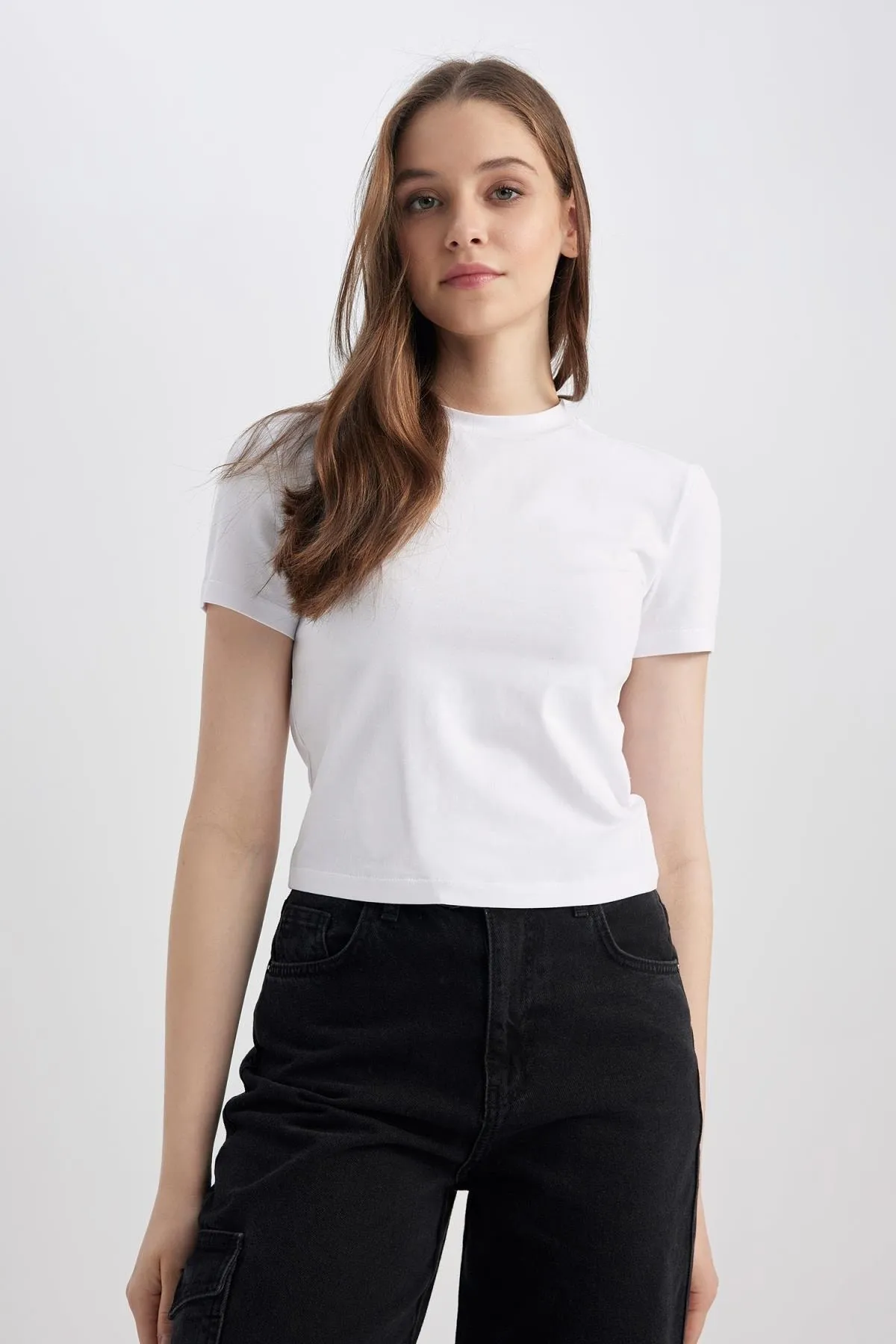 DeFacto  Coool Tailliertes Kurzarm-T-Shirt Z8790az23sp