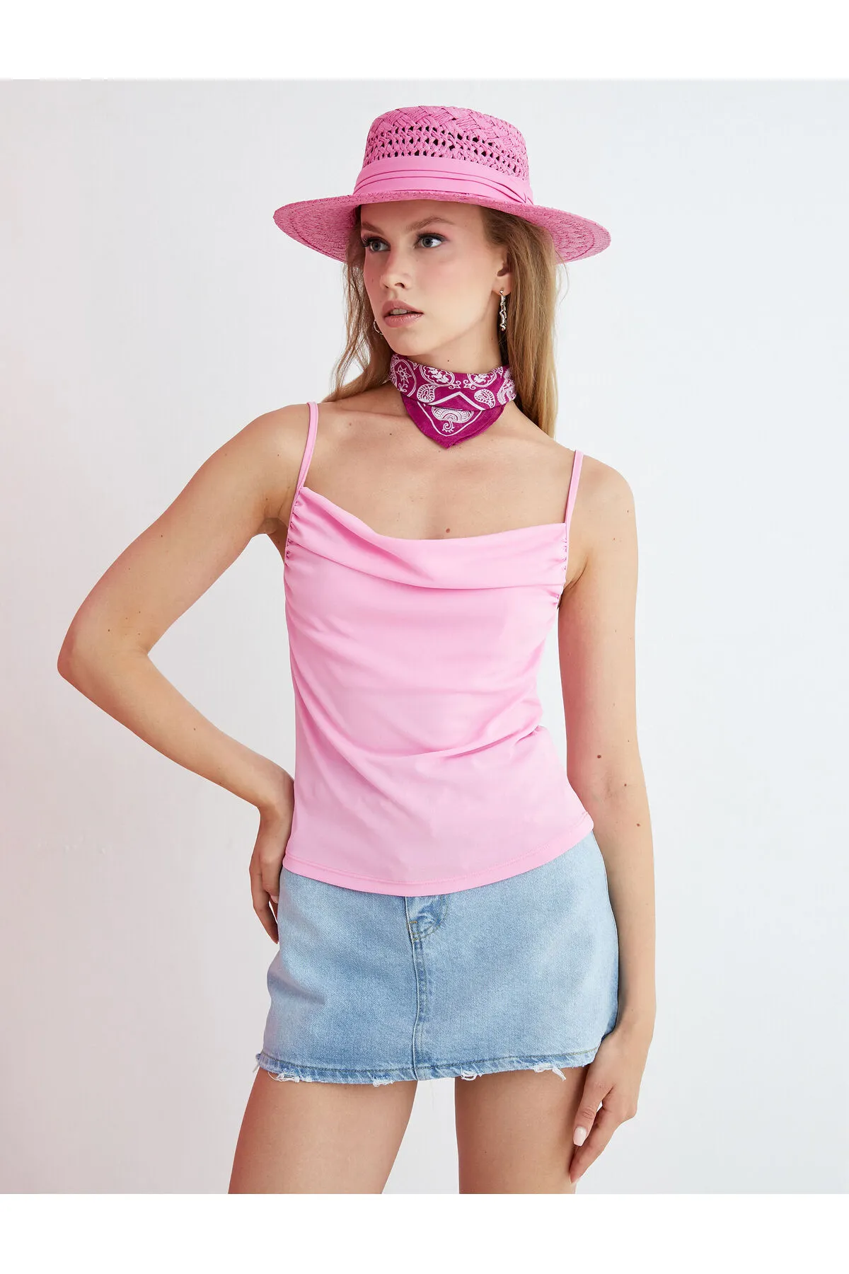 Koton  Degaje Crop Top mit Kragen und Trägern