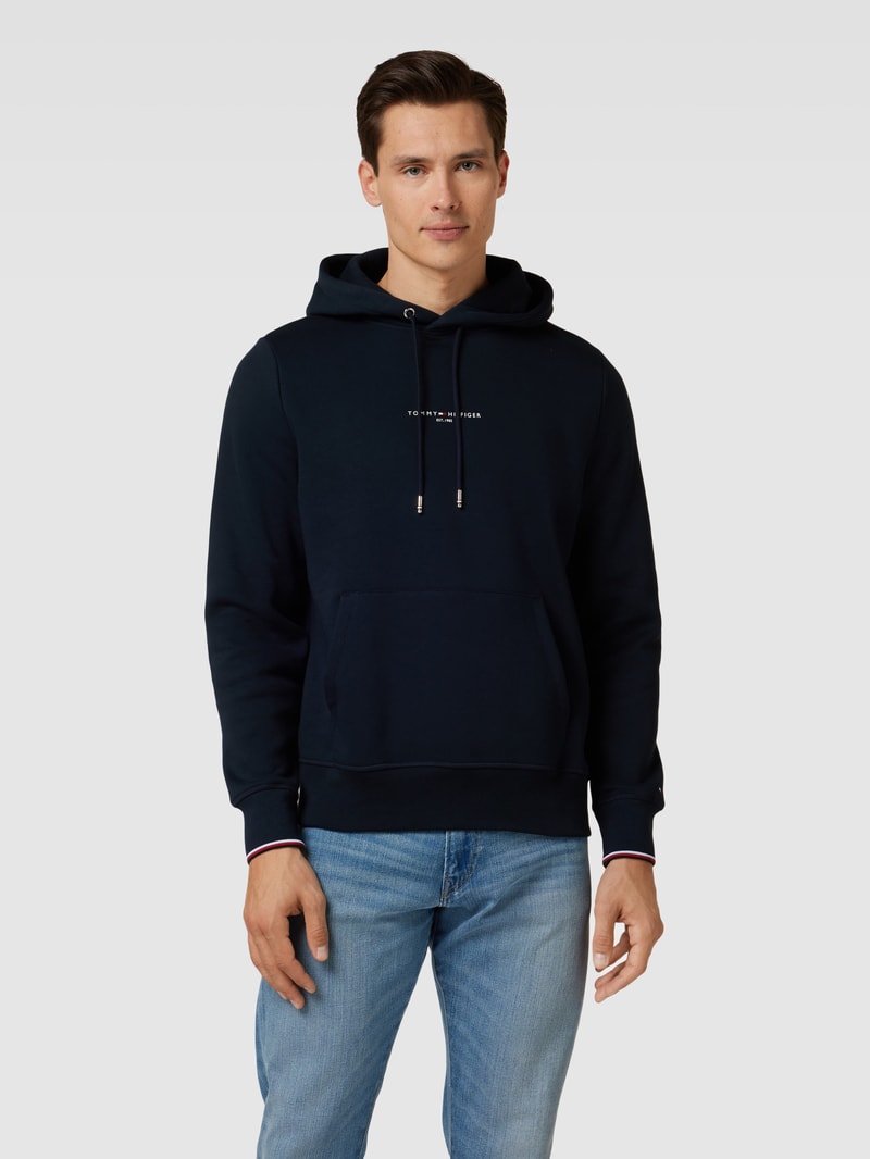 Hoodie mit Känguru-Tasche in marineblau