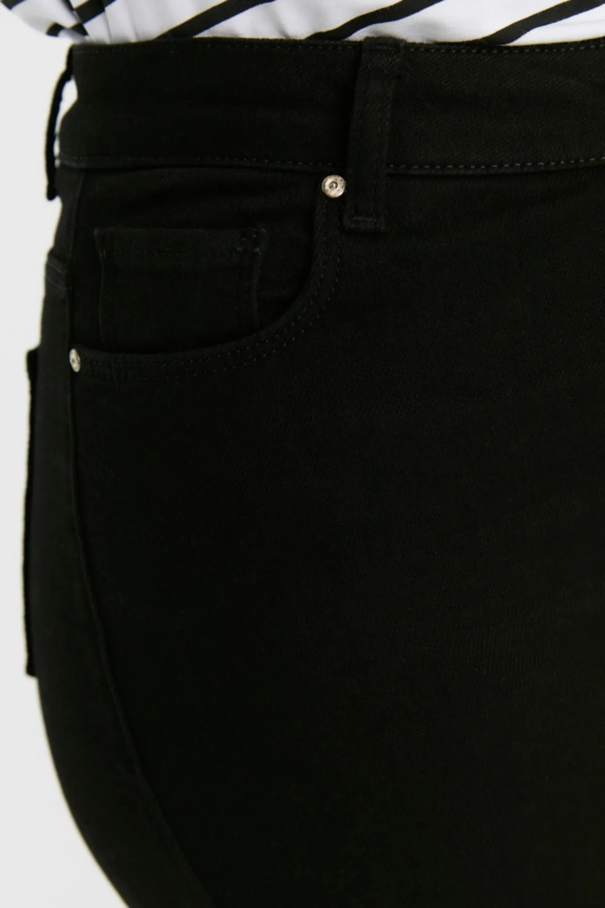 Trendyol Curve  Schwarze, dehnbare Skinny-Jeans mit hoher Taille TBSSS22JE0189