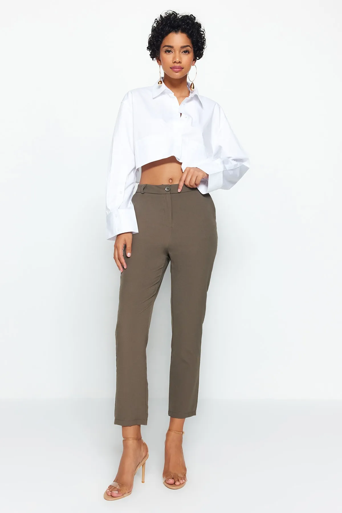 Trendyol Collection  Dunkle Anthrazit-Basic-Zigaretten-Webhose mit schmalem Beinschnitt TWOSS19ST0038