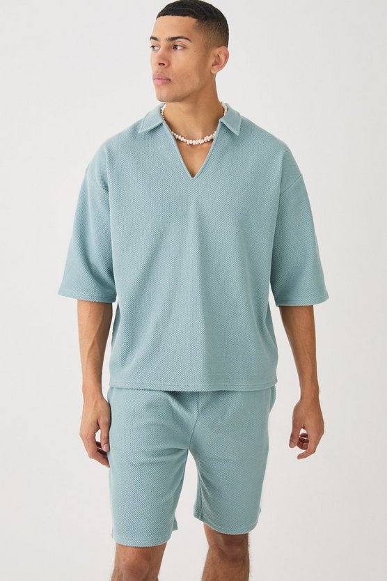 Kastiges Oversize Poloshirt mit V-Ausschnitt und Shorts