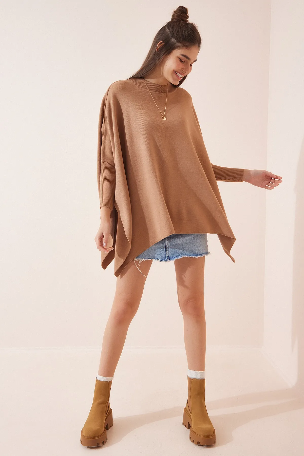 Happiness İstanbul  Übergroßes Poncho-Sweatshirt mit seitlichem Schlitz in Keksform für Damen YY00005