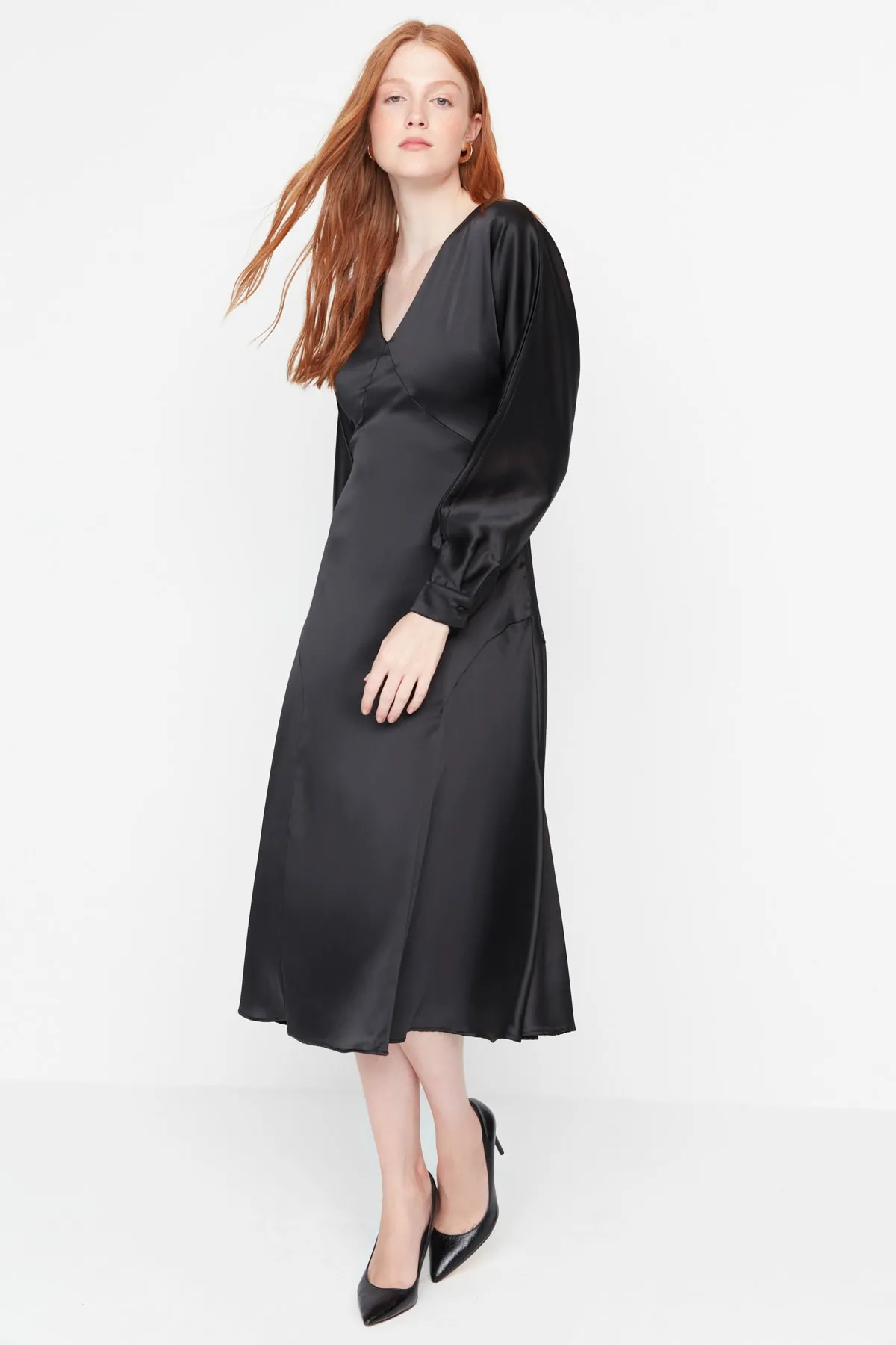 Trendyol Collection  Schwarzes Midi-Kleid aus gewebtem Satin TWOAW23EL01099
