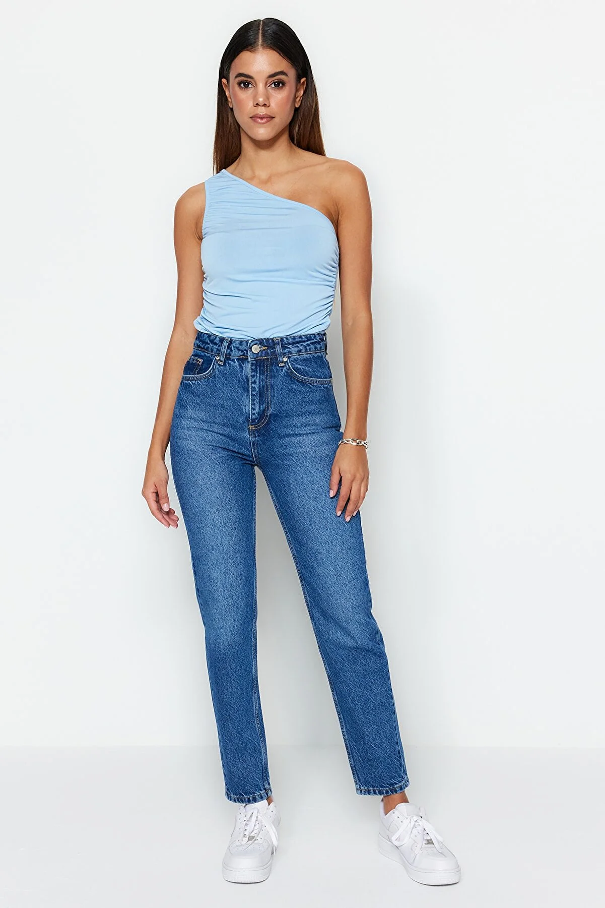 Trendyol Collection  Blaue High-Bel-Mom-Jeans TWOSS23JE00085