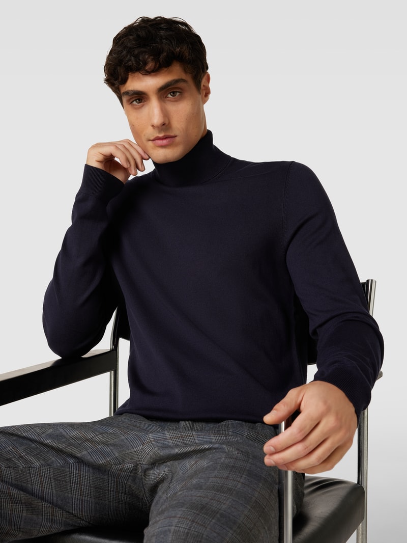 Strickpullover mit Rollkragen in marineblau