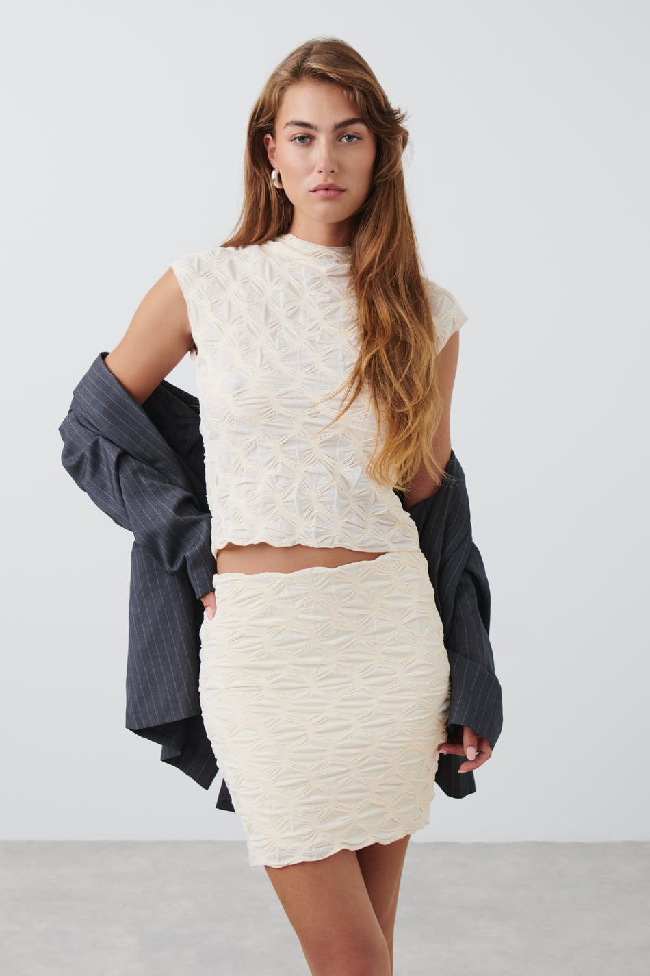 Textured mini skirt