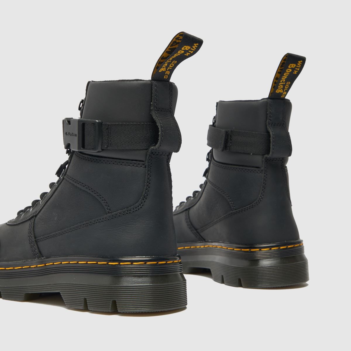 Dr. Martens combs tech škornji v črni barvi