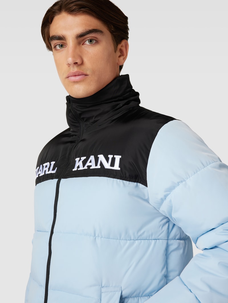 Steppjacke mit Label-Stitching in hellblau