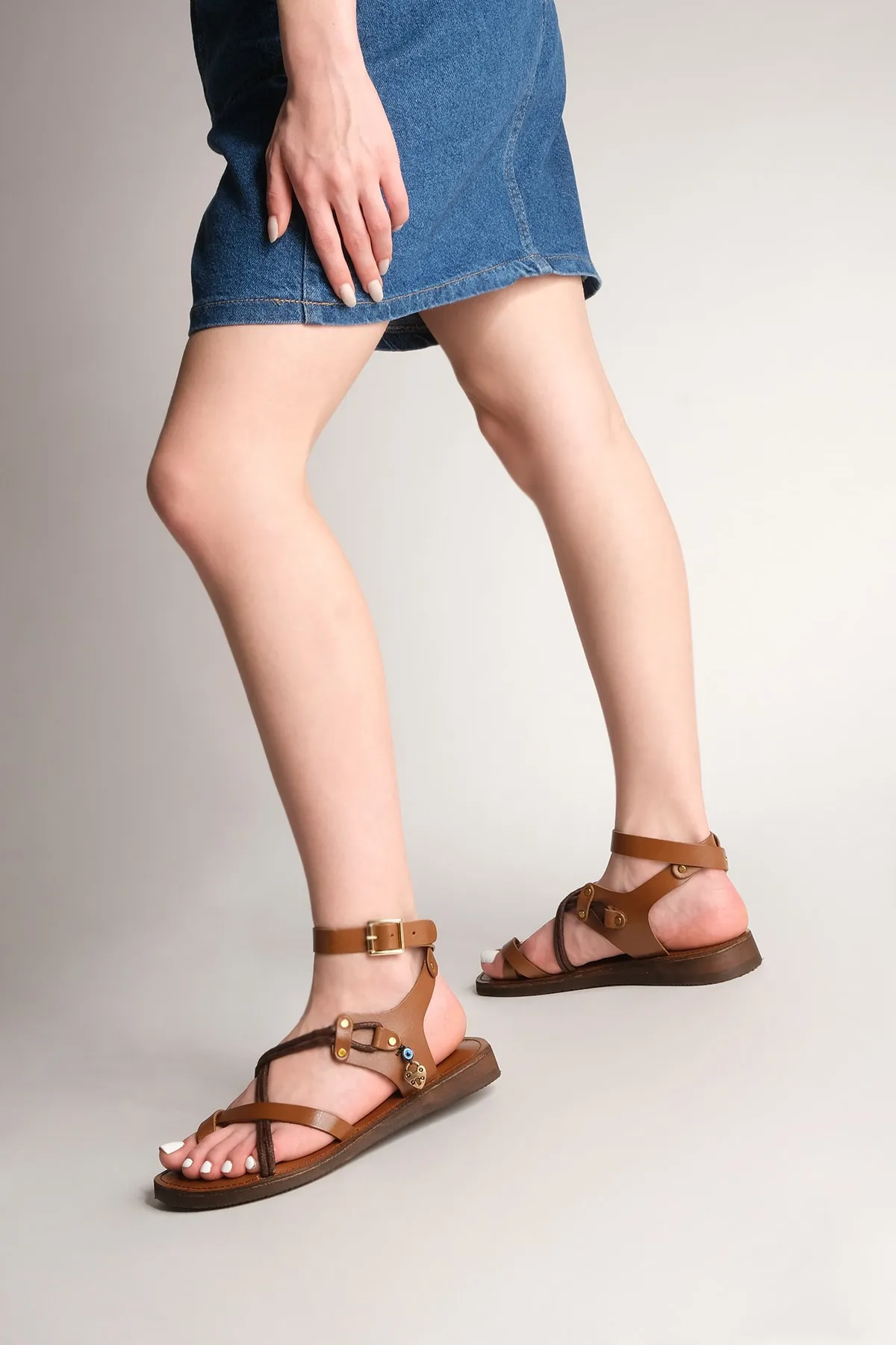 Marjin  Damen-Flip-Flops aus echtem Leder mit Eva-Sohle und gekreuzten Seildetails für den Alltag, Rivade Tan