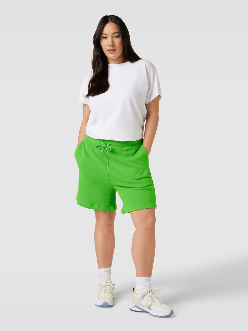 PLUS SIZE Sweatshorts mit seitlichen Eingrifftaschen in hellgrün