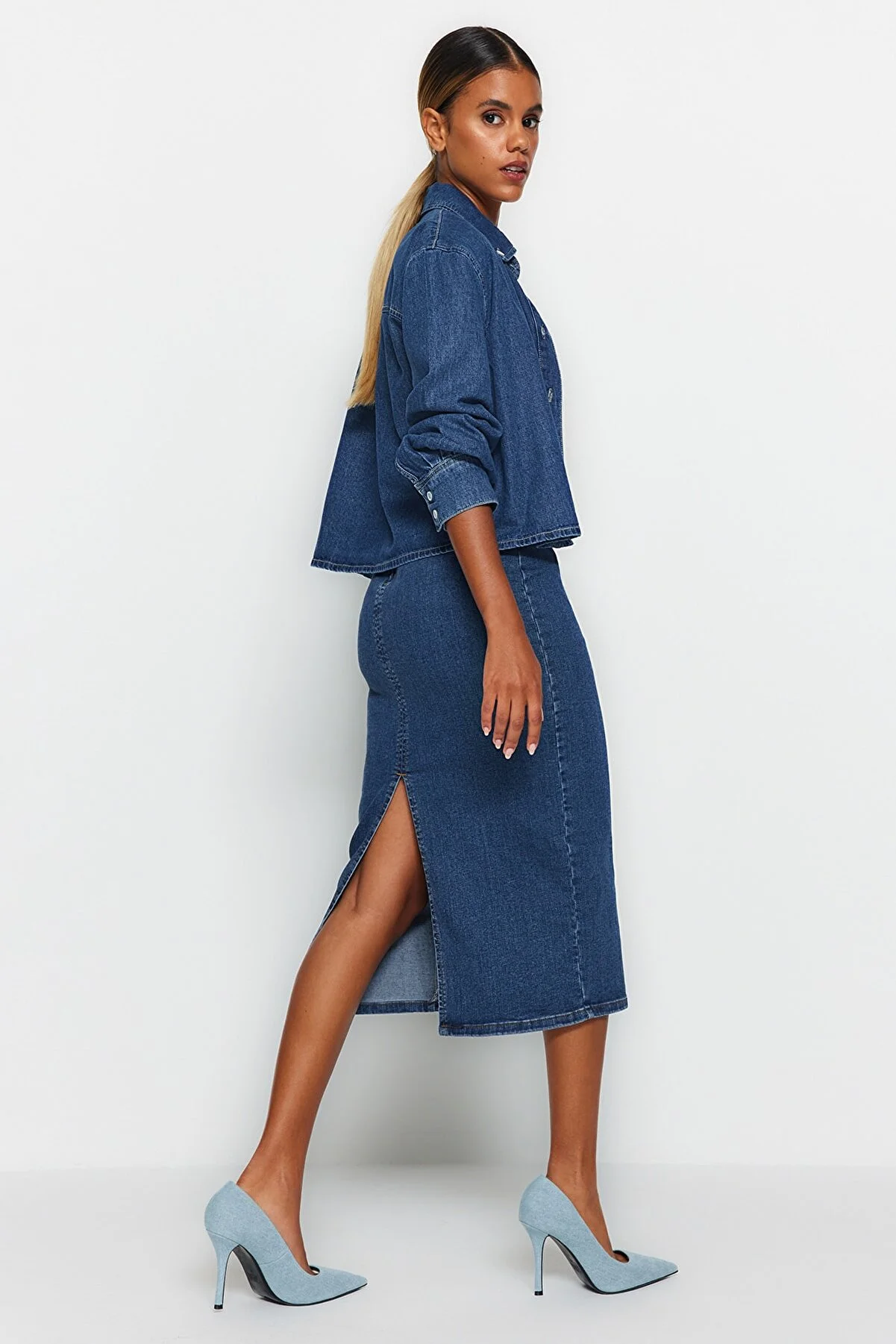 Trendyol Collection  Blauer Midi-Bleistift-Jeansrock mit Ziernähten TWOAW24ET00057