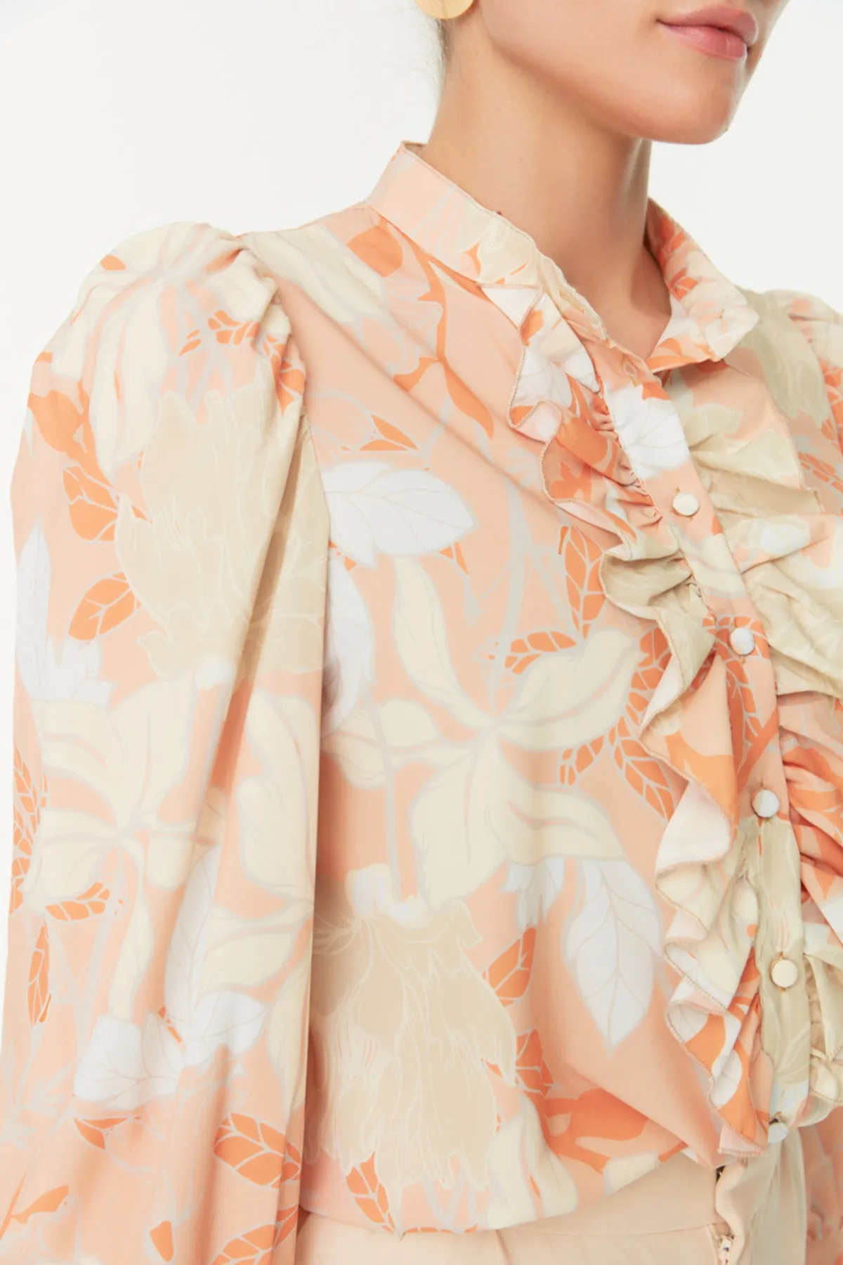 Trendyol Collection  Oranges Blumenmuster - Chiffonhemd mit Rüschen, Regular Fit TWOAW22GO0117
