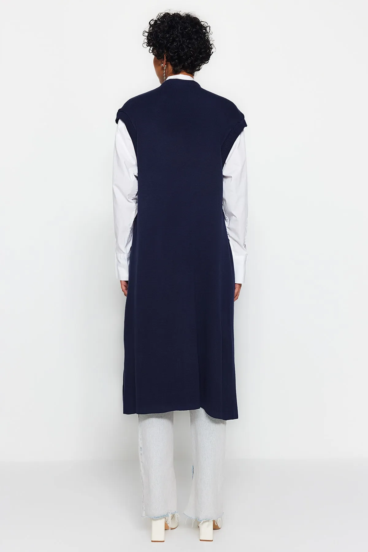 Trendyol Modest  Marineblauer langer Strickpullover mit Seitenschlitzen TCTAW24UV00018