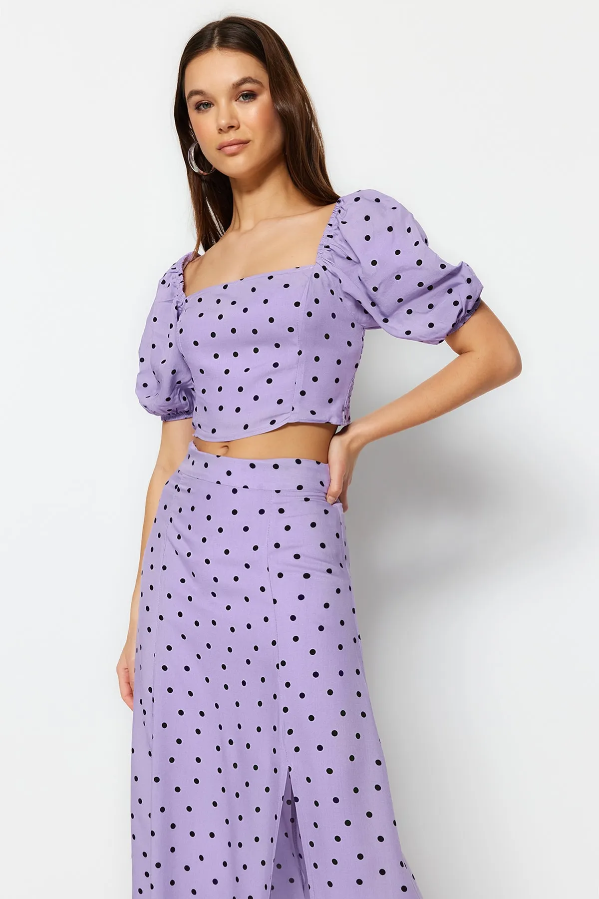 Trendyol Collection  Lilafarbenes, gepunktetes, geschlitztes Midi-Viskose-Unterteil-Oberteil-Set TWOSS20AU0097