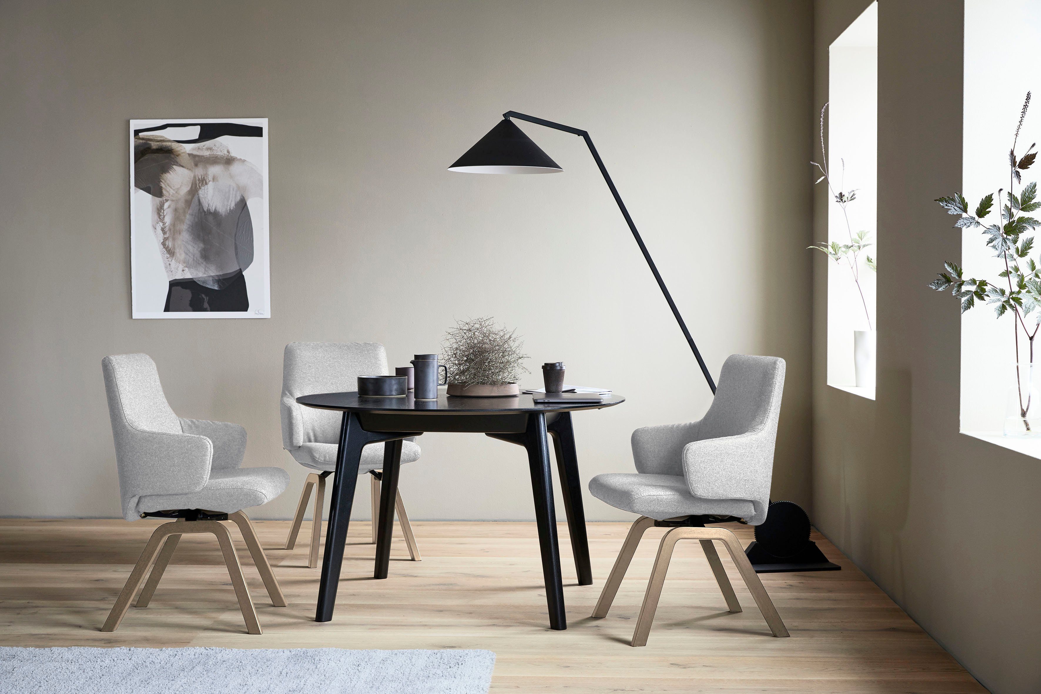 Stressless® Polsterstuhl Laurel, Low Back mit Armlehne, Größe L, mit schräggestellten Beinen in Walnuss