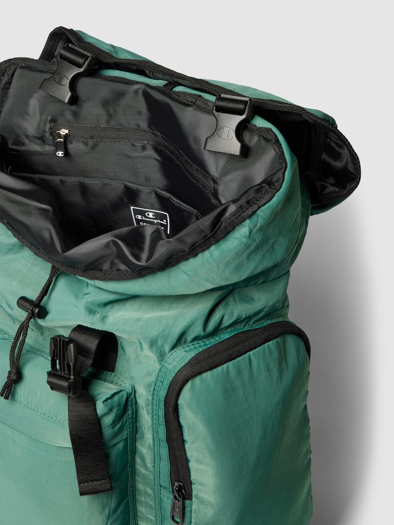 Rucksack mit Label-Patch in dunkelgrün