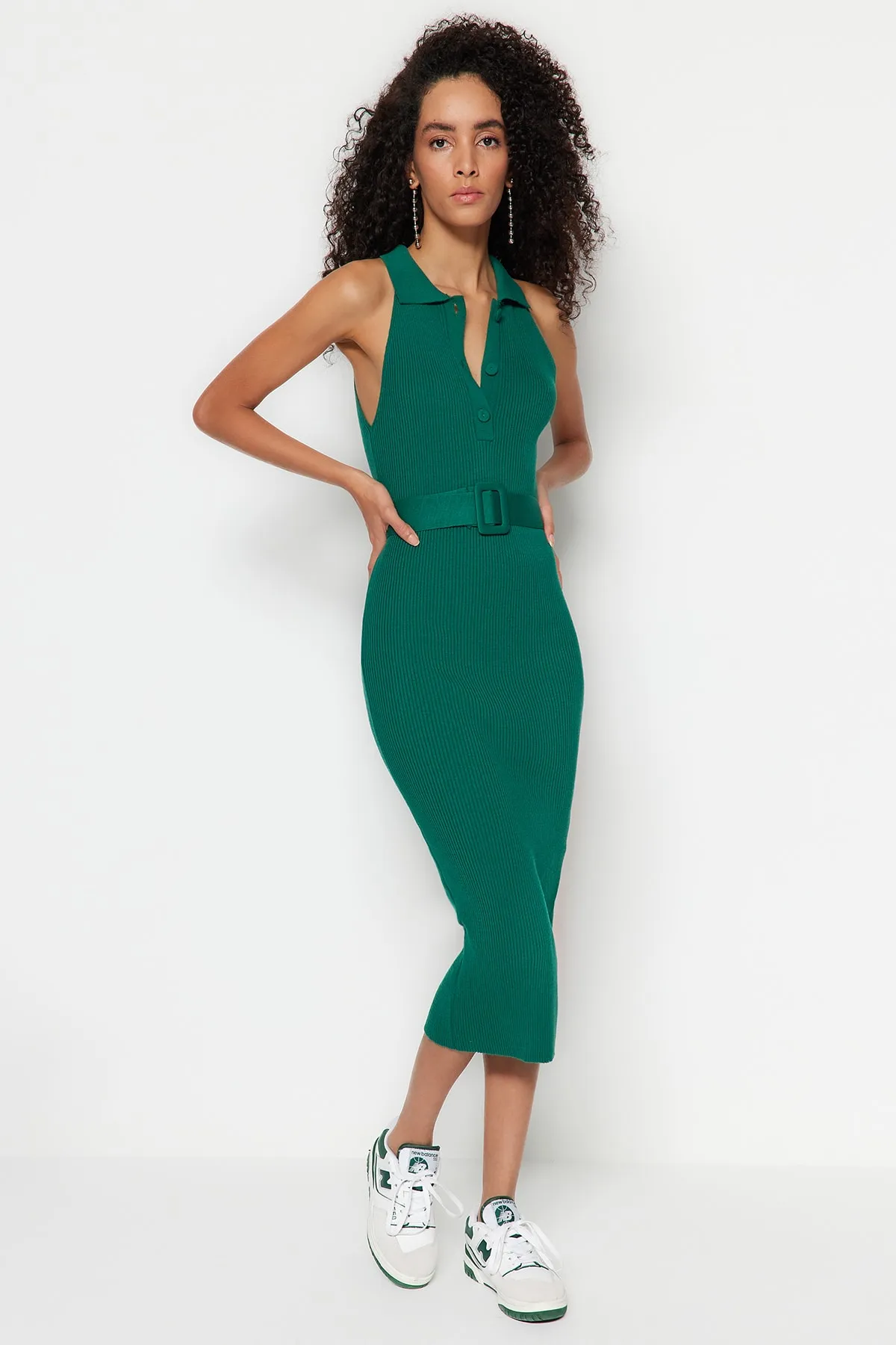 Trendyol Collection  Smaragdgrünes Midi-Strickkleid mit Gürtel TWOSS22EL1031
