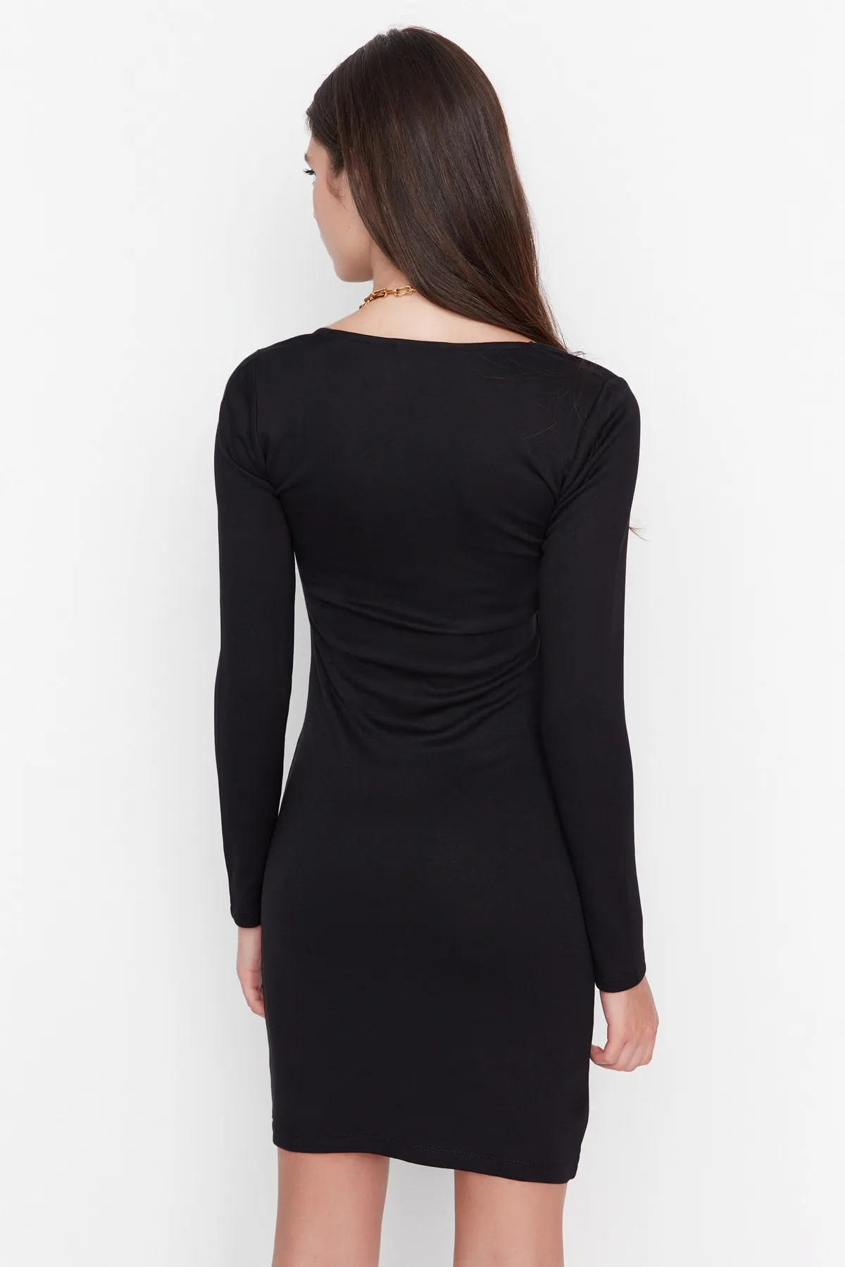 Trendyol Collection  Schwarzes, figurbetontes Strickkleid mit quadratischem Ausschnitt TWOAW23EL00206