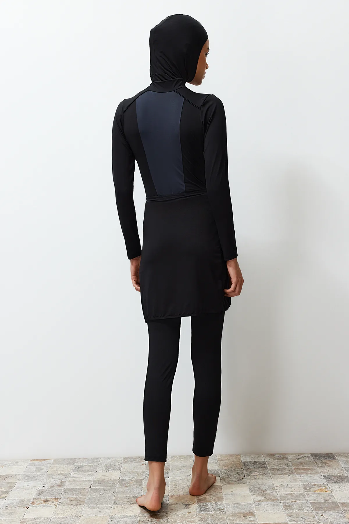 Trendyol Modest  Schwarzes, farbblockiertes Beachwear-Badeanzug-Set mit vollständiger Abdeckung, 4-teilig TCTSS24CF00003
