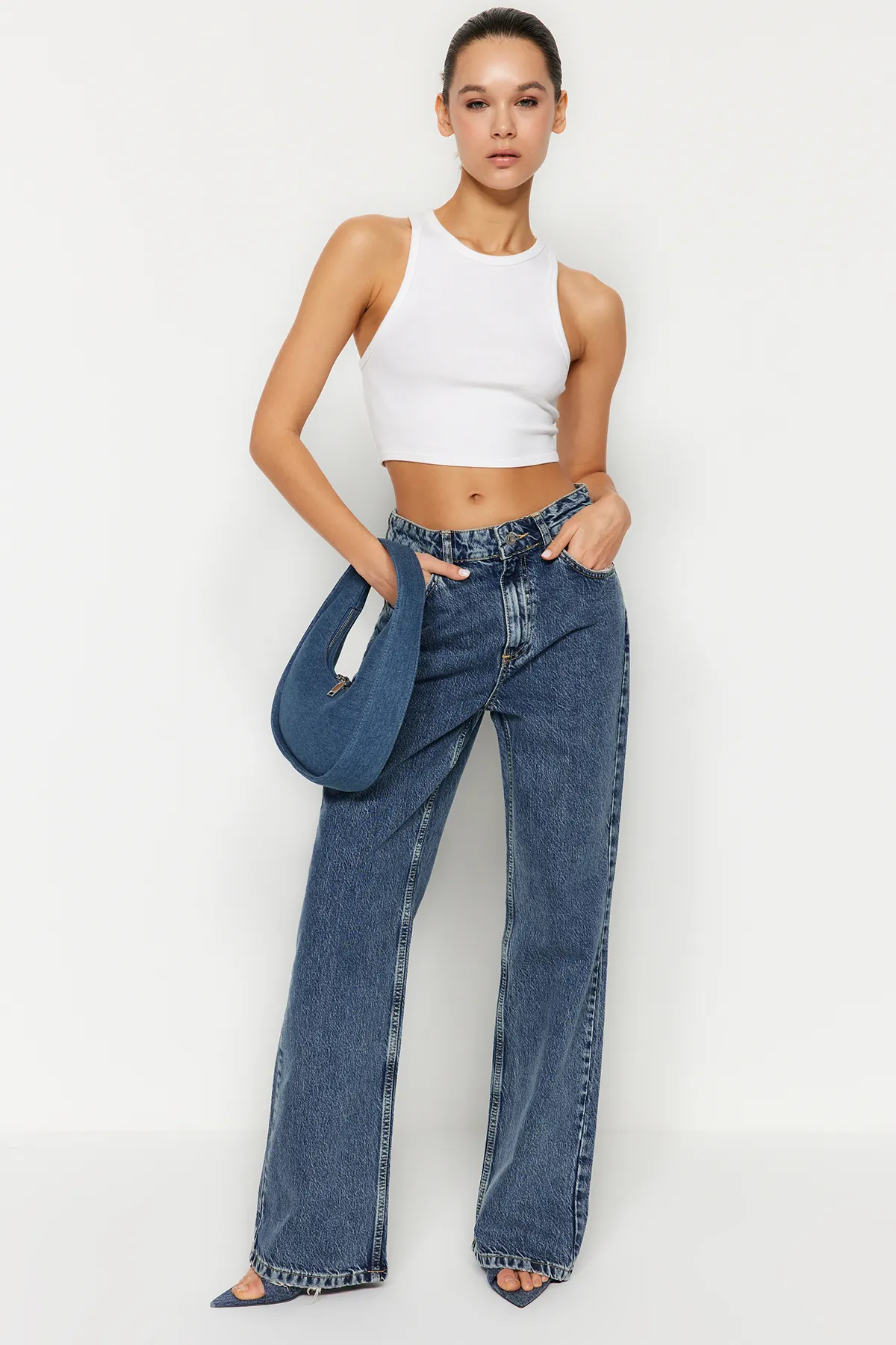 Trendyol Collection  Blaue Jeans mit hoher Taille und weitem Bein TWOSS24JE00018