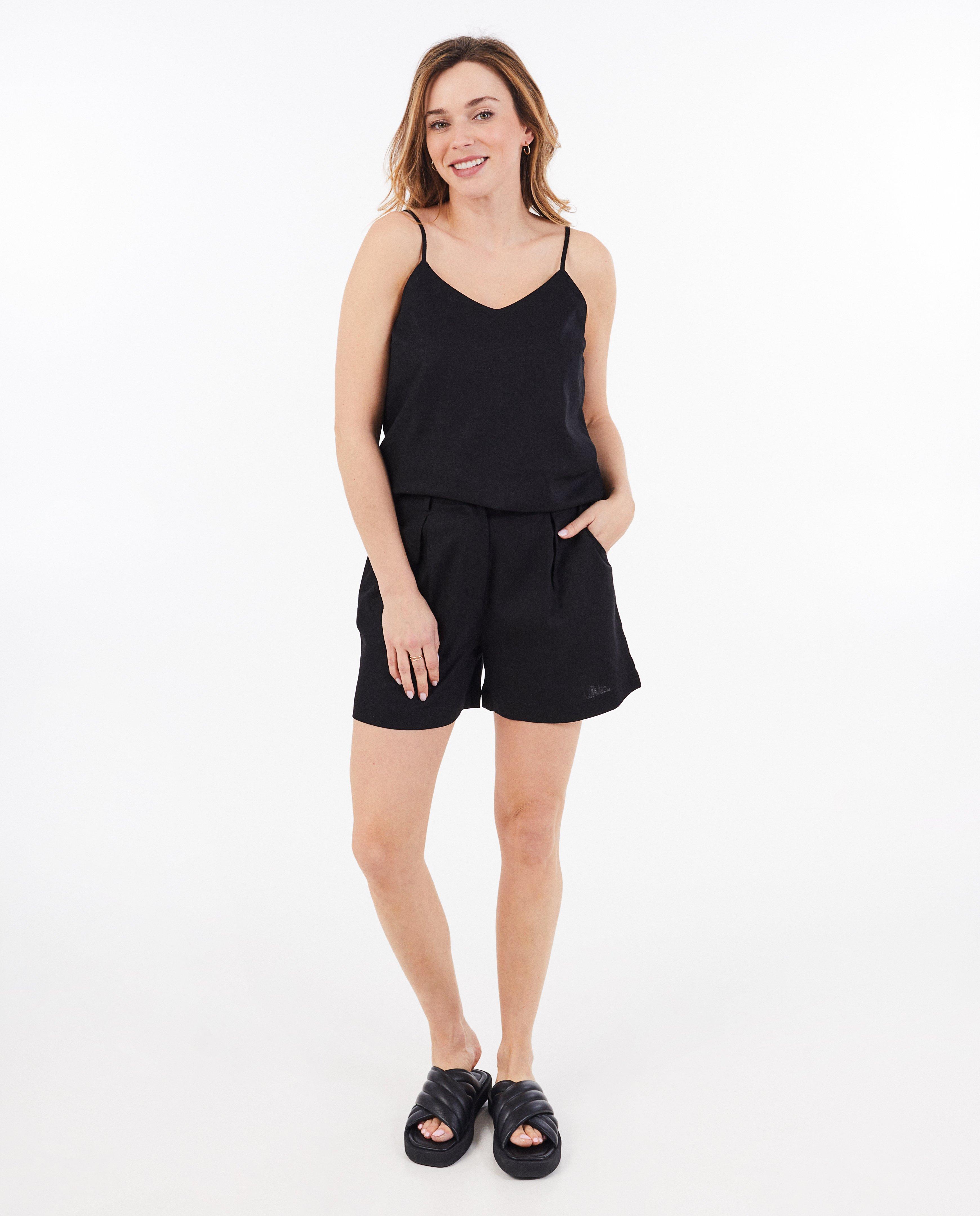 Pantaloni scurți Sora Black cu in negru